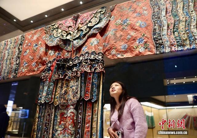 “裙裳华彩——马面裙的古韵今风”展览开幕